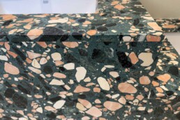 SR704-GN